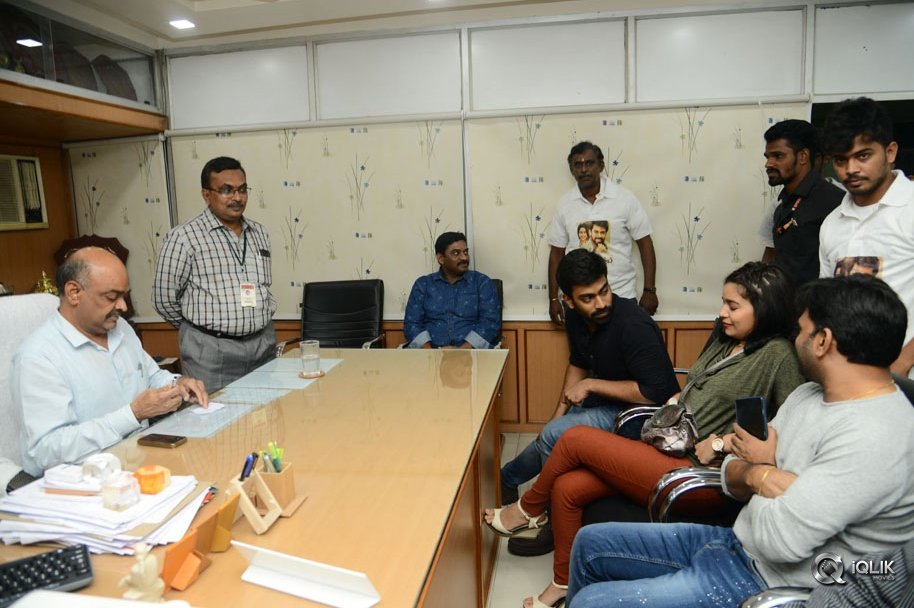 London-Babulu-Movie-Team-at-KBN-College-Vijayawada